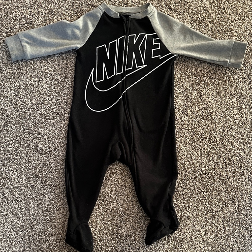 Baby Nike sleeper 9 months